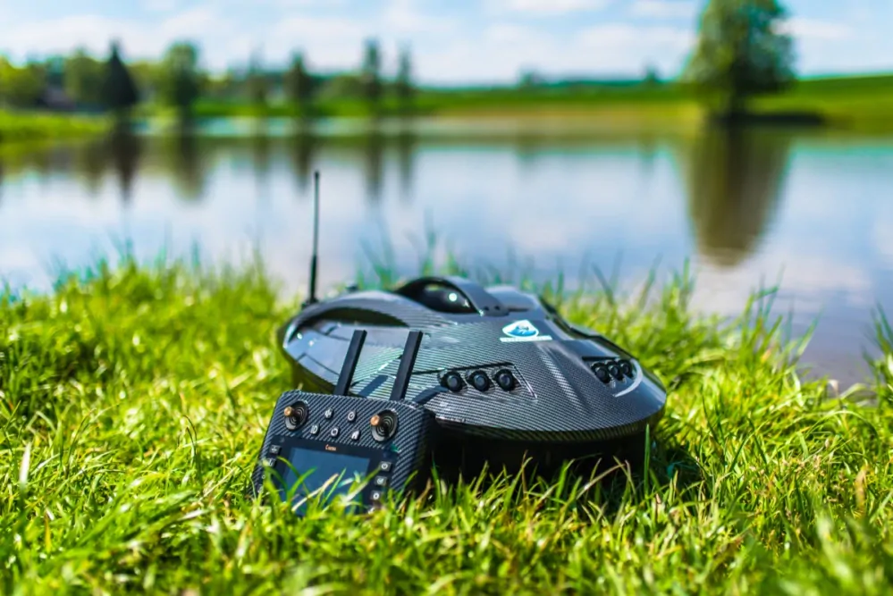 Zavážecí loďka VMTech EchoPilot 10Ah, Carbon